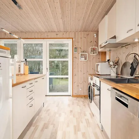 3 Bedroom Beautiful In Vaeggerlose Bøtø By